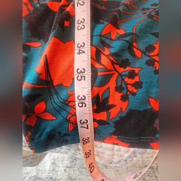 LuLaRoe Julia Dress Medium Red Black Floral on Teal Bodycon T-Shirt Style - Picture 7 of 7
